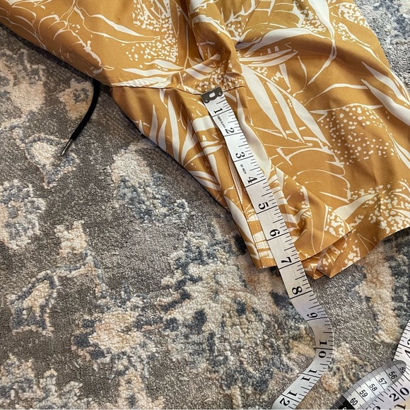 Vuori Tan Leaf Print Mens Board Shorts - Picture 5 of 6